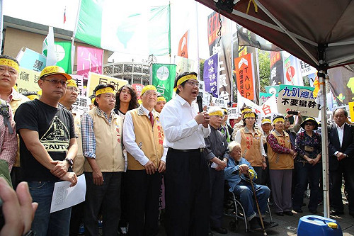 抗議服貿硬闖  民團今辦晚會明早包圍立院