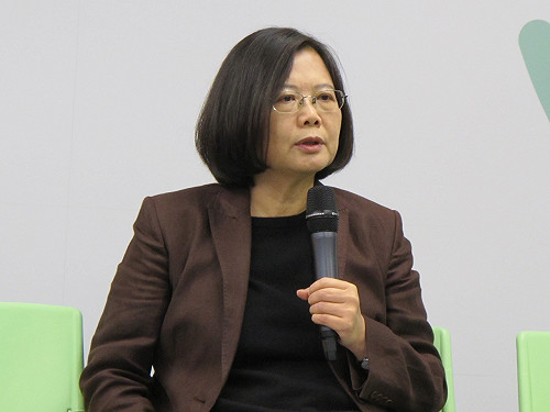 小英：沒要徐國勇助選 法律沒禁止他主持節目