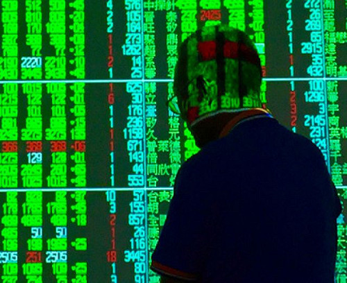 台股重挫近崩盤 府院討論救股市