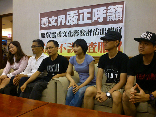 倉促審查形同無效  藝文界籲勿審服貿