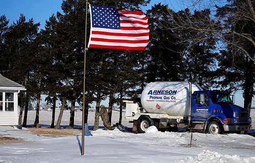庫存創新高 國際油價重挫逾6%