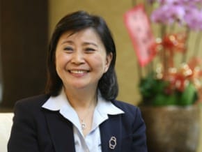 劉憶如批郭董  股票賺10億繳稅348萬