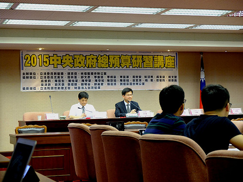 歲入不足國債升 明年每人恐背債23.7萬元