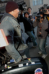 中入伸交保 日媒與交流協會關切