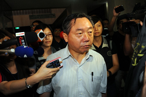 雙子星案  邱大展淚求法官解除出境管制