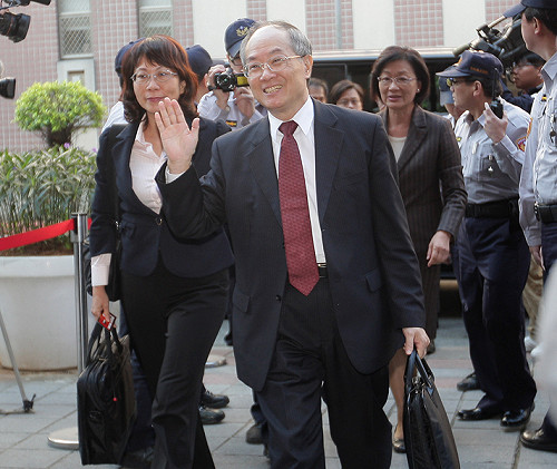 黃世銘開庭親辯清白  檢方聲請傳喚江揆作證