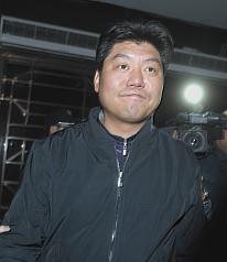 鴻海案  前經理300萬交保 白手套收押