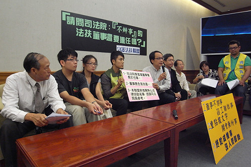 質疑法扶不辦事  民團盼改選董事