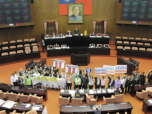 表決過關  大法官提名案交付審查