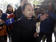 採購弊案開庭 張花冠指檢方粗暴起訴