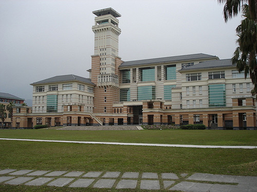 重金延攬人才  大學擬採彈性薪資無上限