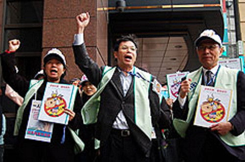 今明兩天台北站前二階段反美牛連署