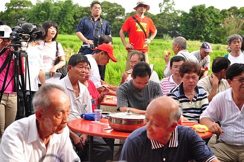 辦桌對抗封鎖      險些夭折的農民記者會