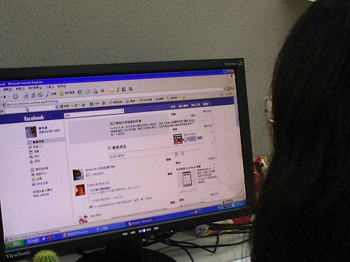 搞婚外情  8成可在Facebook抓姦