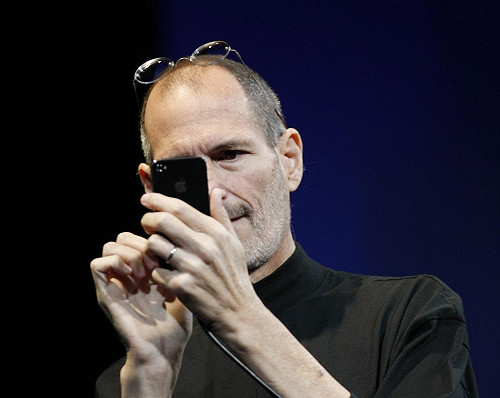 賈伯斯為iPhone4致歉  手機套補償
