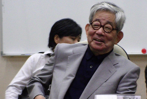 看見18歲少女  大江健三郎想的是她73歲的模樣