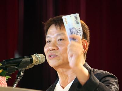 戴勝益：曾到王品23店消費 27日起退費