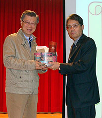 挹注健保  陳冲：提高菸捐最適宜