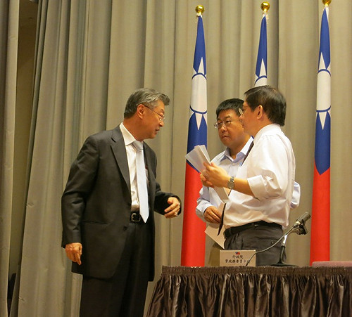 陳冲：基本月薪緩漲 會慰留王如玄