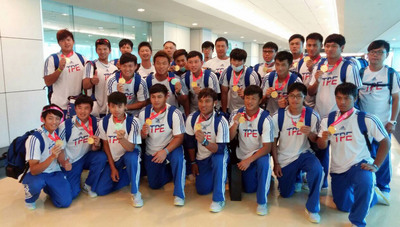 世大運奪金光榮返國  台棒球隊備戰港口盃