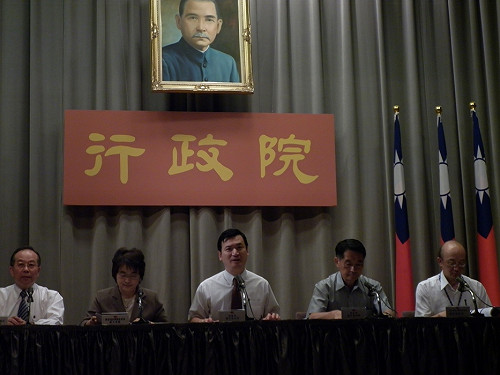 7/1起首次申請護照  得親自辦理