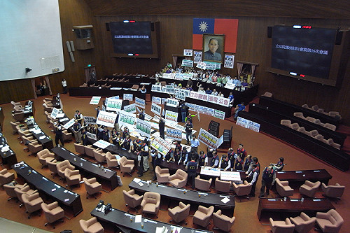 藍完成臨時會提案 在野全面備戰