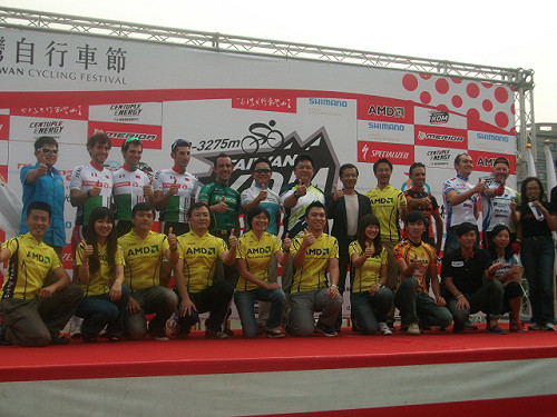 海拔落差3275公尺  自行車好手角逐登山王