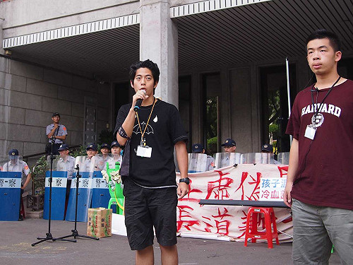 反課綱學生：尊重不同意見  歡迎白狼來對話