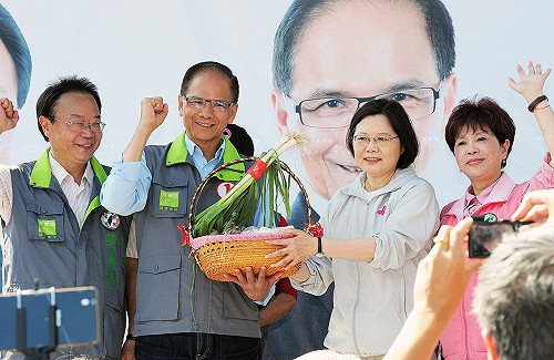 屏縣府誤傳公文  蔡英文：該負責的就該負