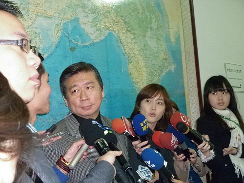 珍入醫監  藍綠看法不一