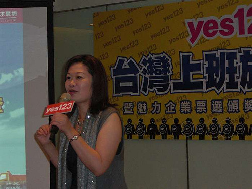 台灣上班族：錢不多、工時長、睡不飽