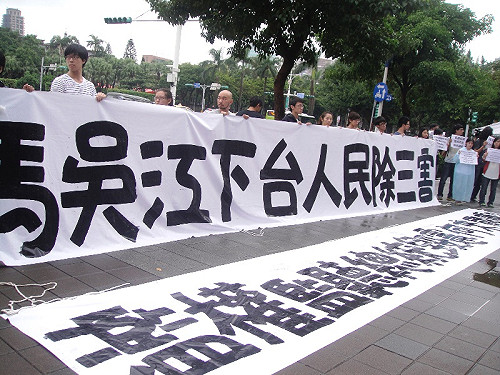 警力環伺 學生死守凱道等國慶