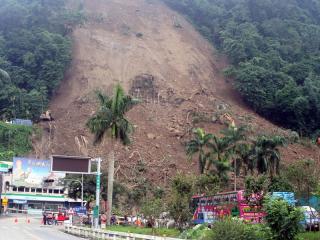 阿里山公路斷 交長：8日可望搶通