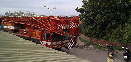 華隆女工隻身擋車 天安門經典再現