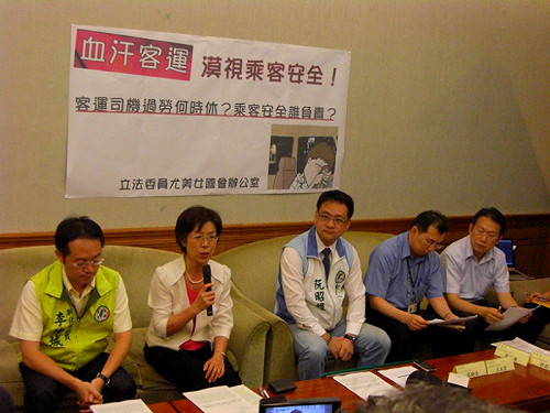 客運駕駛事故多  勞團：低薪是主因