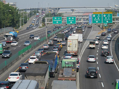 春節疏運 高公局估初三、四破300萬輛次