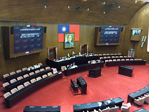 立院三讀 擋救護車將吊銷駕照