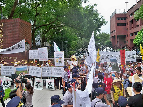 新竹台知園區再審 正反兩方起衝突