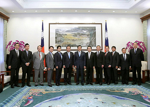 岸信夫盼暫緩嚴檢日本進口食品 馬：先查偽標