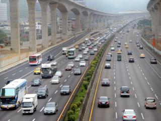 您支持春節國道全面免收費嗎？線上PK