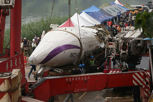 復航空難 6日起陸續舉辦法會、追思會