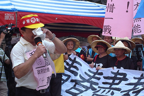 催繳關廠勞工貸款  勞團赴政院抗議