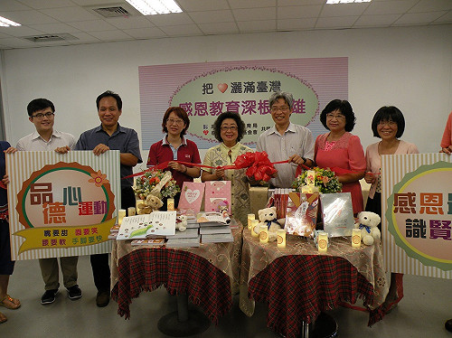 愛的禮物！感恩基金會贈書校園傳愛