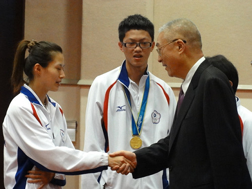 接見楊淑君 吳揆讚戴遐齡表現