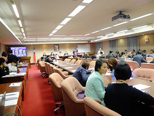 藍委獲勝 初審通過中生納保政府補助4成