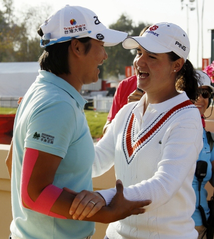 關鍵球閃洞  雅妮納比斯科躺果嶺