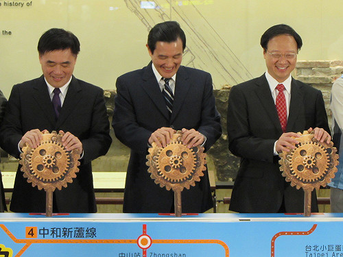 捷運松山線明通車 馬郝江先試乘