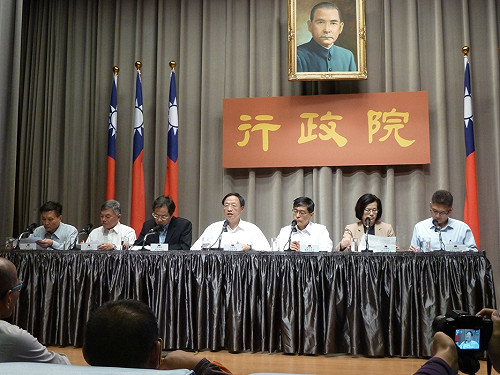 食安保「位」戰？江揆：以回饋的心任職