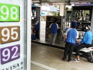 油價再漲  中油台塑汽油漲9角