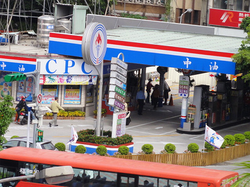 國際原物料跌  油價調降0.6元